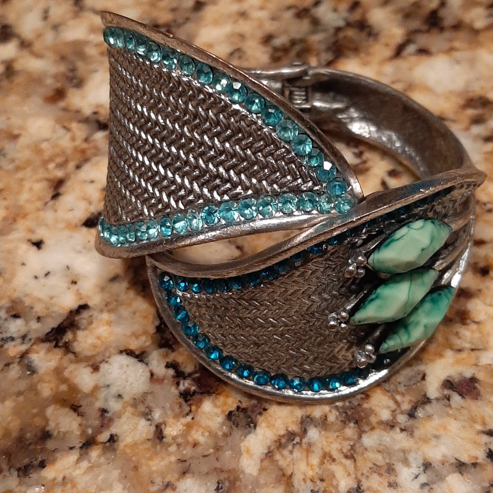 Cuff bracelet - Picture 2 of 3